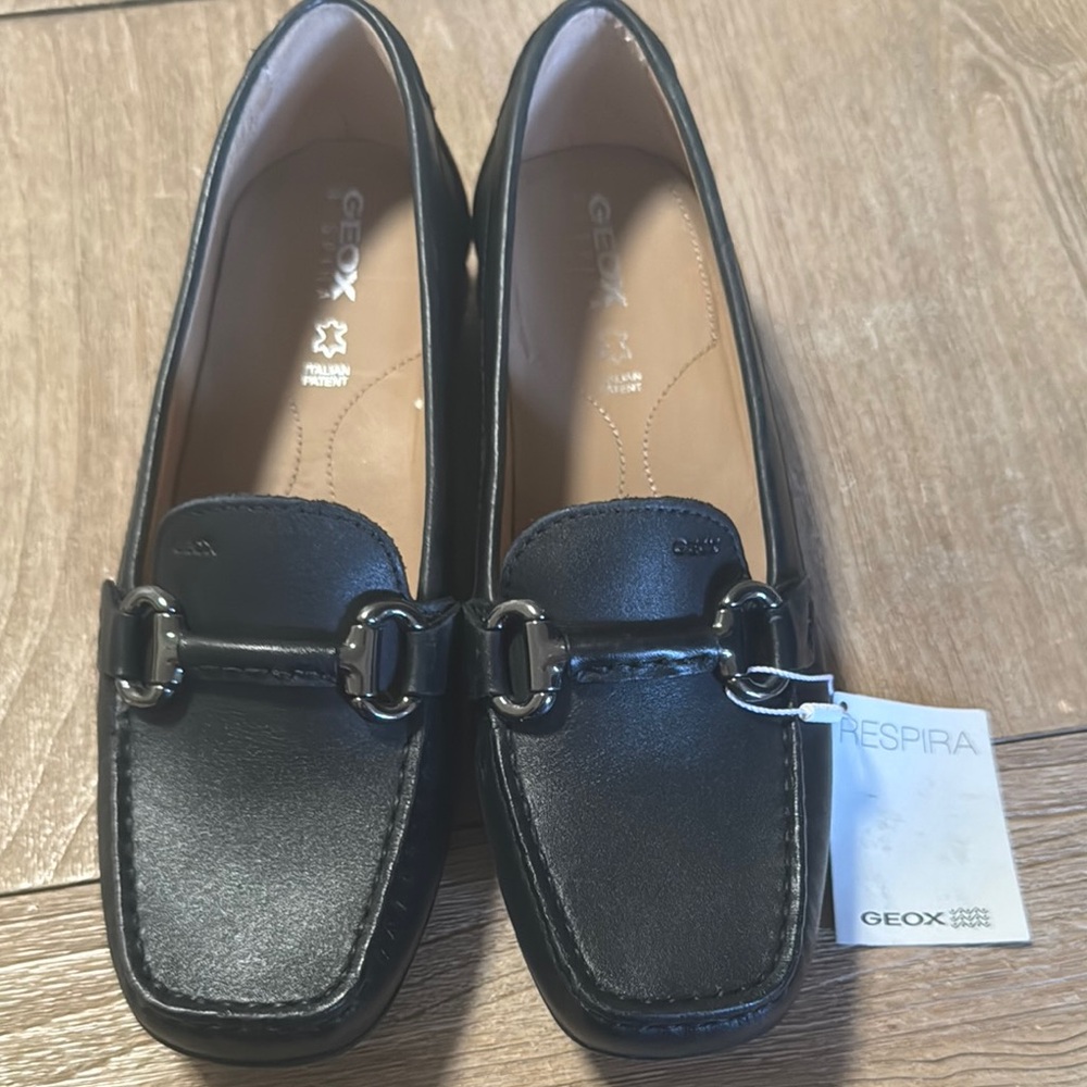 Geox women Black Leather Loafers with Horsebit Detail size 37 European 7 USA